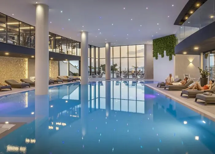 Aminess Laurel Khalani 5* マカルスカ