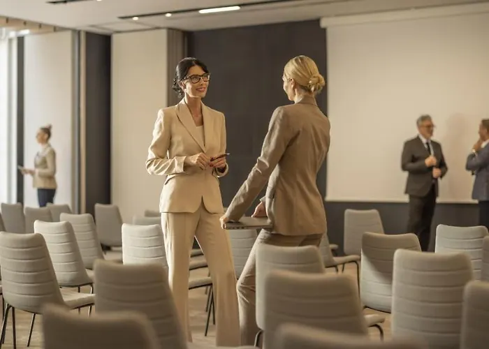 Aminess Laurel Khalani マカルスカ