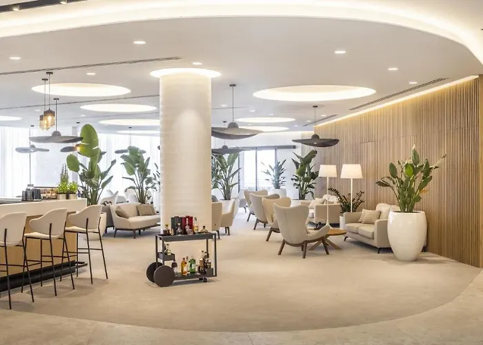 Aminess Laurel Khalani 5* マカルスカ