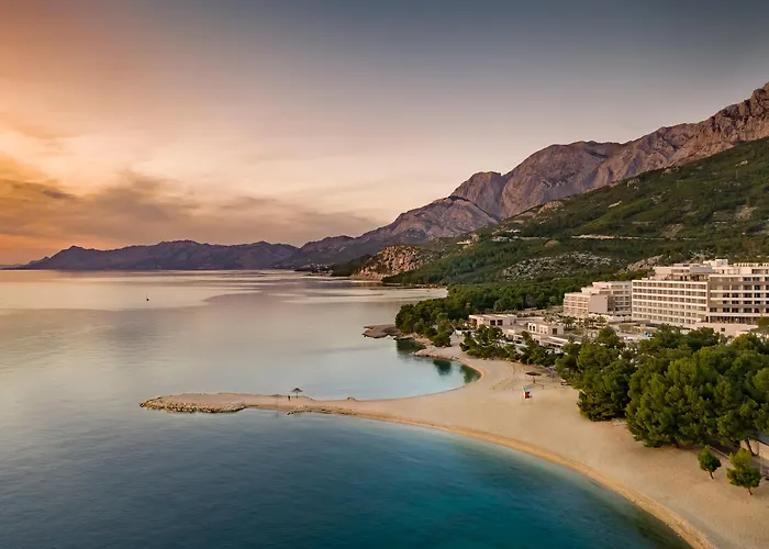 Aminess Laurel Khalani 5* マカルスカ