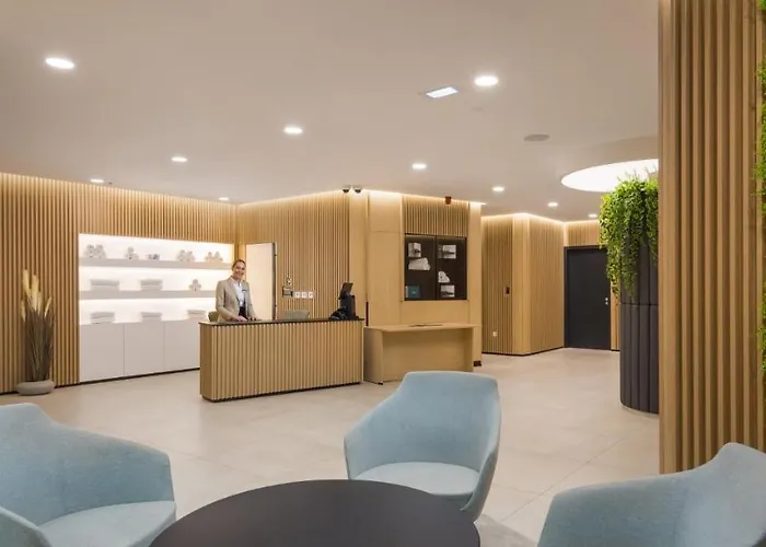 Aminess Laurel Khalani マカルスカ