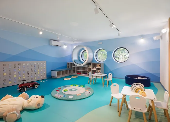 Aminess Laurel Khalani マカルスカ