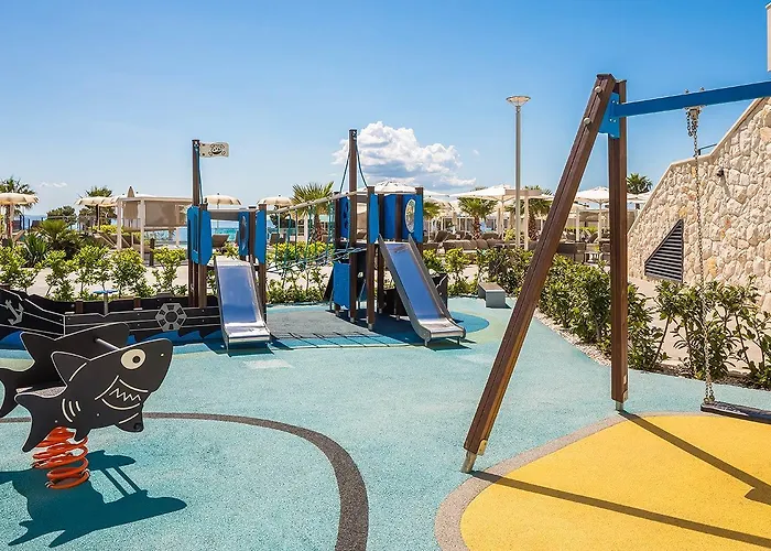 Aminess Laurel Khalani マカルスカ