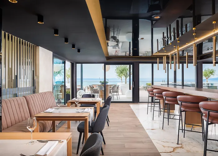 Aminess Laurel Khalani 5* マカルスカ